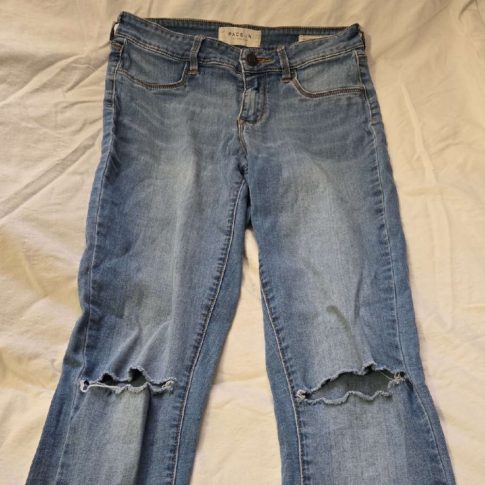 PacSun Women's Light Blue Ripped Straight Leg Jeans